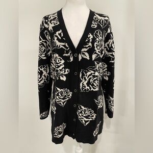 ❤️ Black and White Floral Women's Sweater
